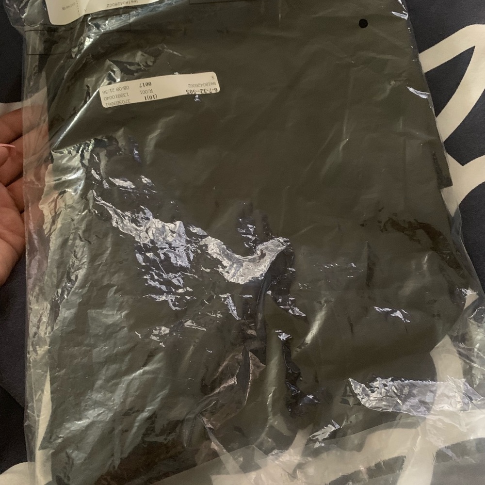 Black tee with bows in the back